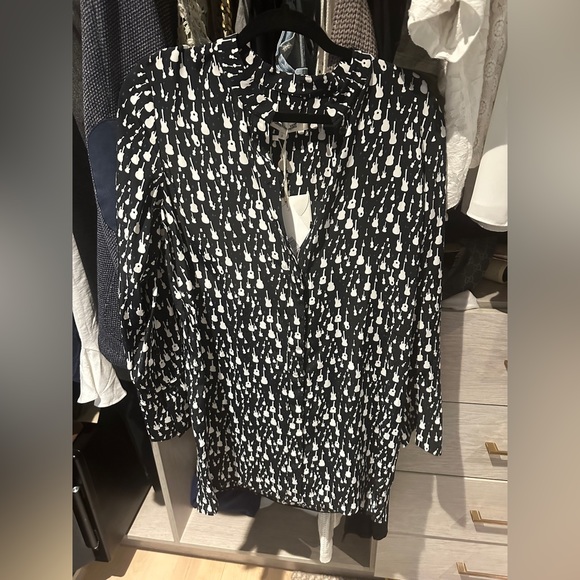 Diane Von furstenberg wrap dress. NEVER WORN with tags. Size small. - Picture 2 of 4